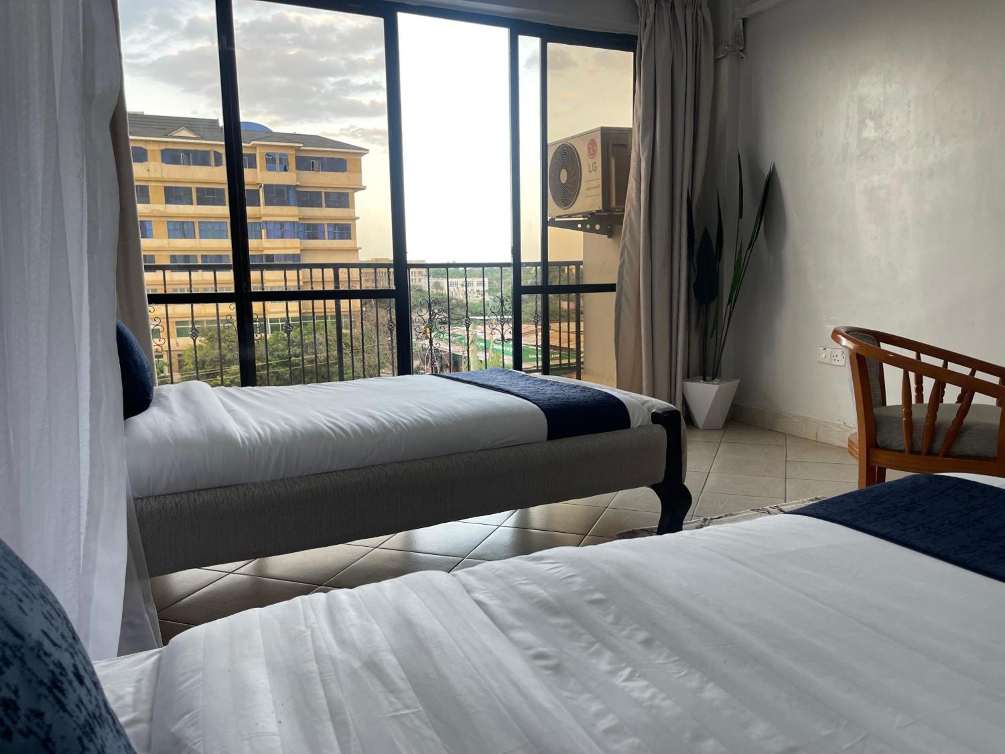 Iman Hotel Isiolo Exteriör bild