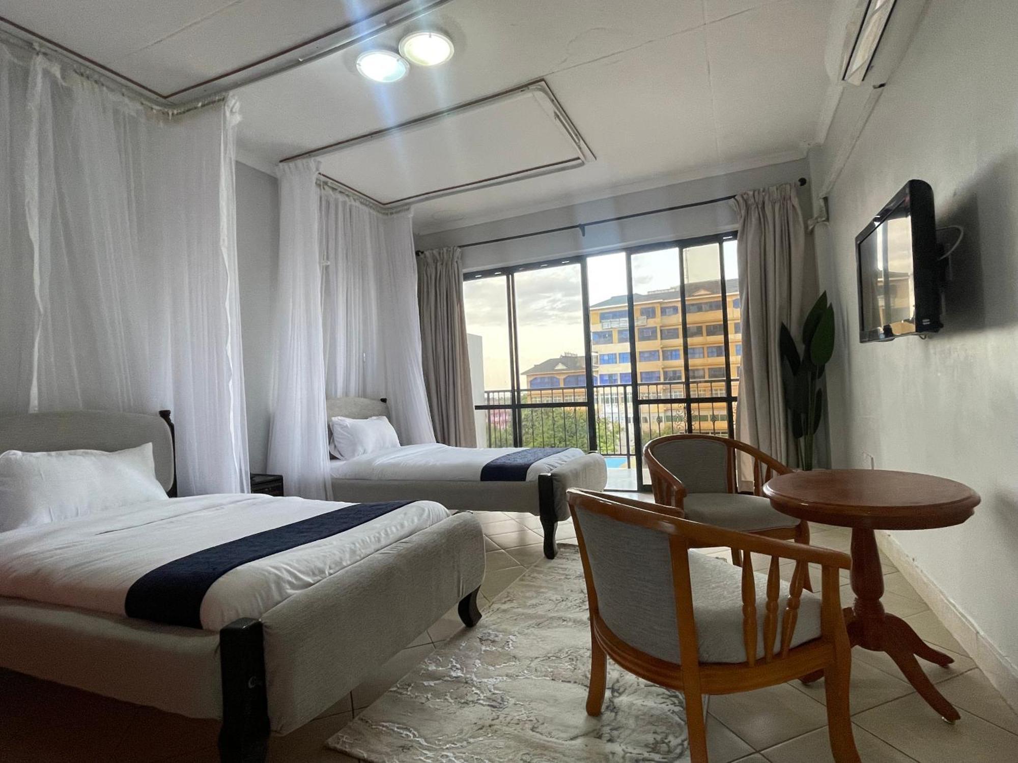 Iman Hotel Isiolo Exteriör bild