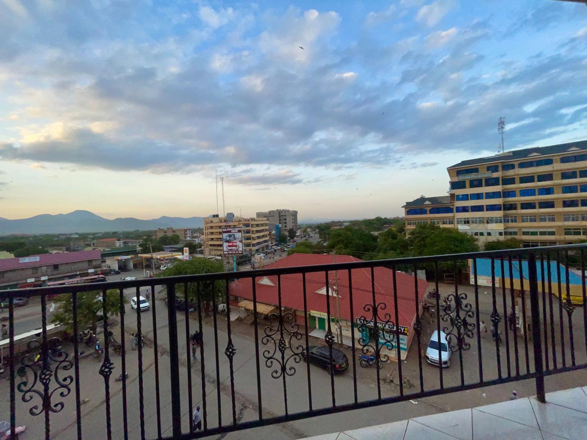 Iman Hotel Isiolo Exteriör bild